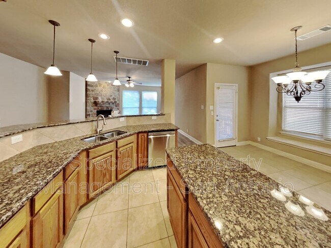 Building Photo - 531 Calm Springs