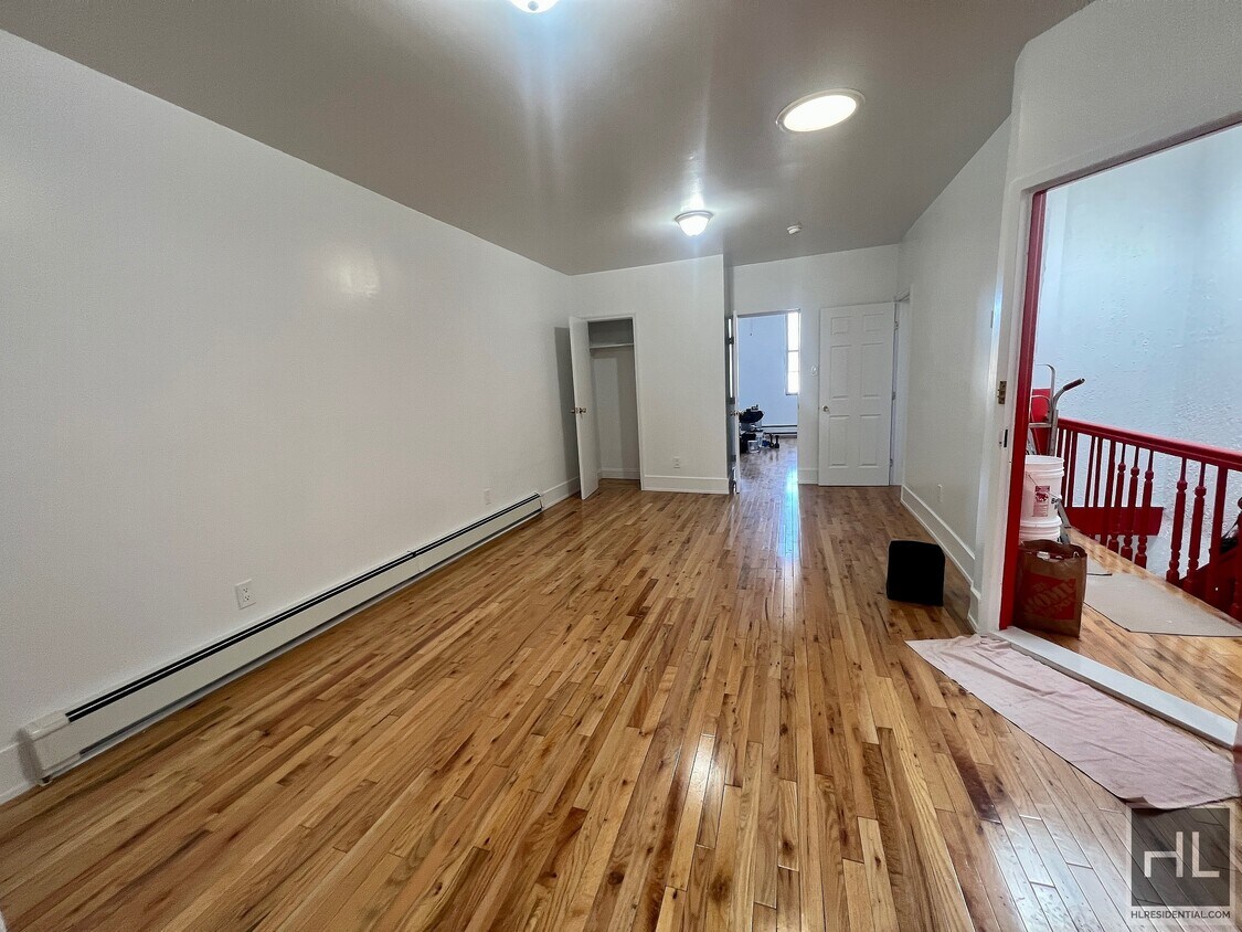 Primary Photo - Crown Heights Top Floor 3BR w/ Dishwasher