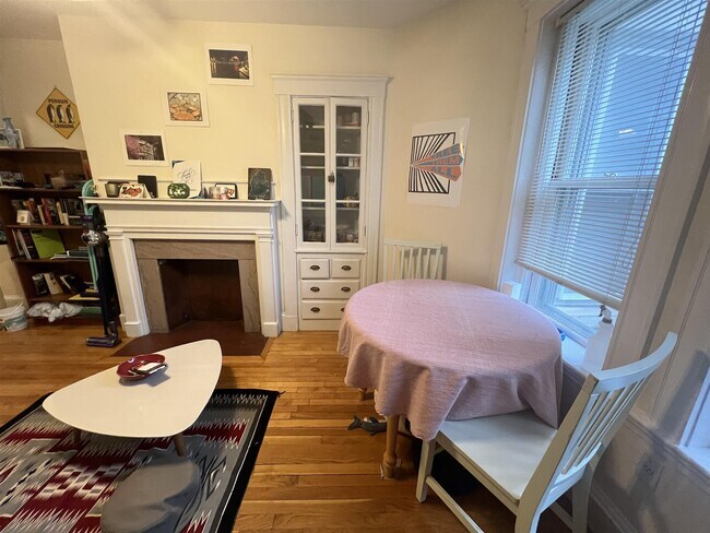 Foto del edificio - 325 Harvard St