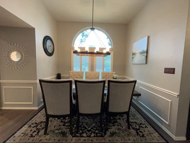 Building Photo - 3909 Meadow Dr