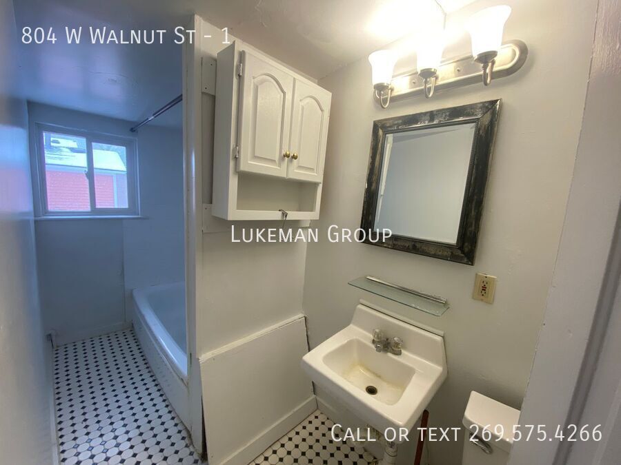 Foto principal - 804 W Walnut St