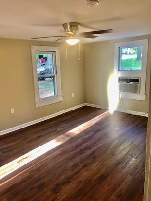 Foto del edificio - 1009 Brown Summit Ave, Statesville, NC 28677