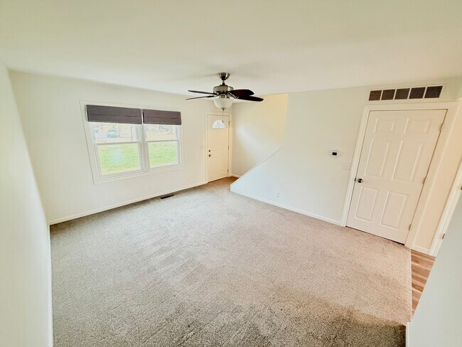 Foto del edificio - 1936 Canterbury Dr