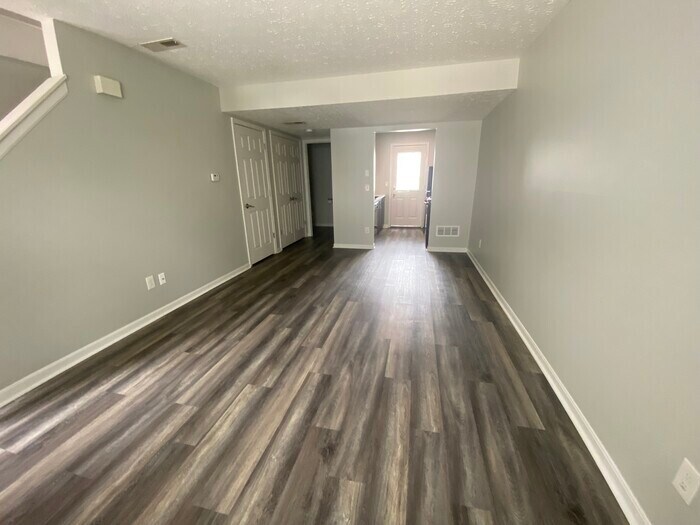 Foto principal - 2-Bedroom Townhome