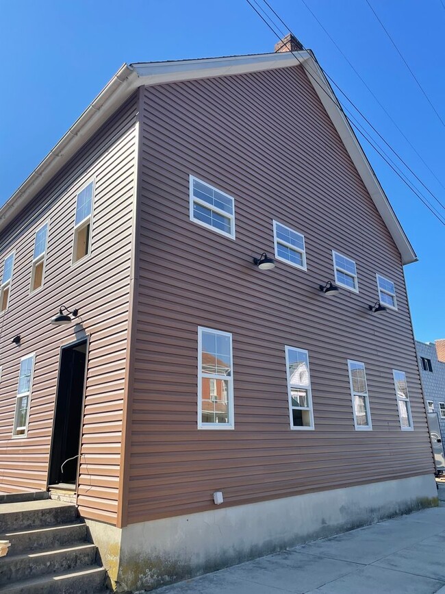 Building Photo - 1 bedroom/1 bathroom NEW apartment in McSh...