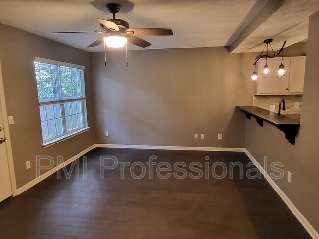 Foto del edificio - 1417 Middleborough Ct