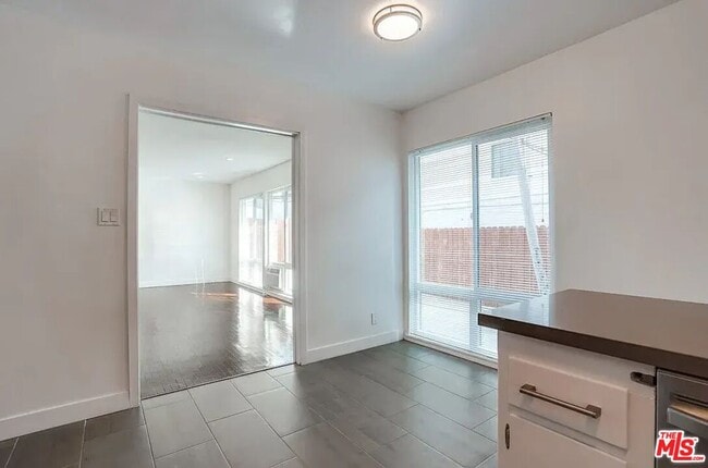 Foto del edificio - 869 Glenway Dr