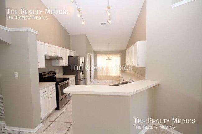 Building Photo - 833 Brightview Dr