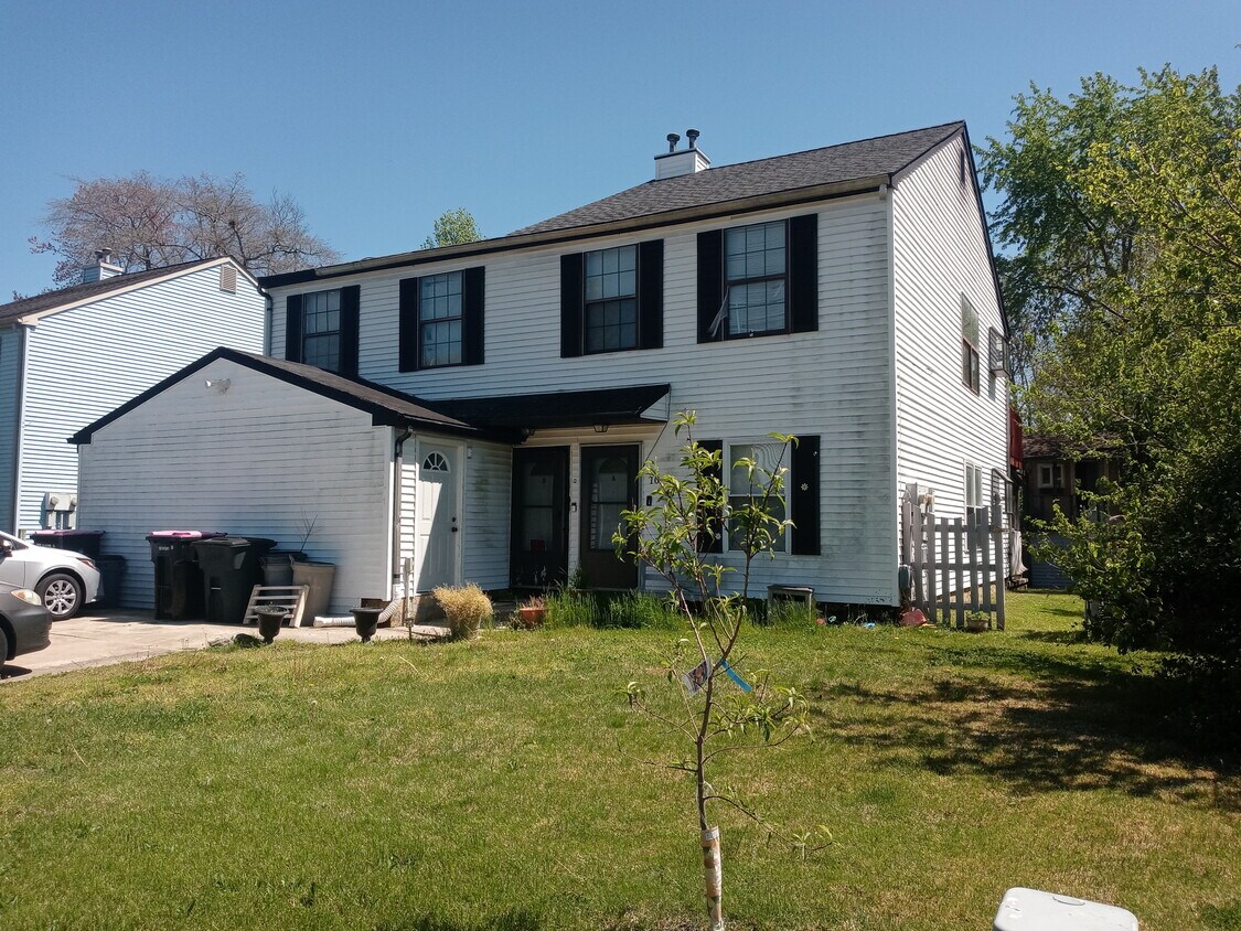 Primary Photo - 10 Maynard Dr