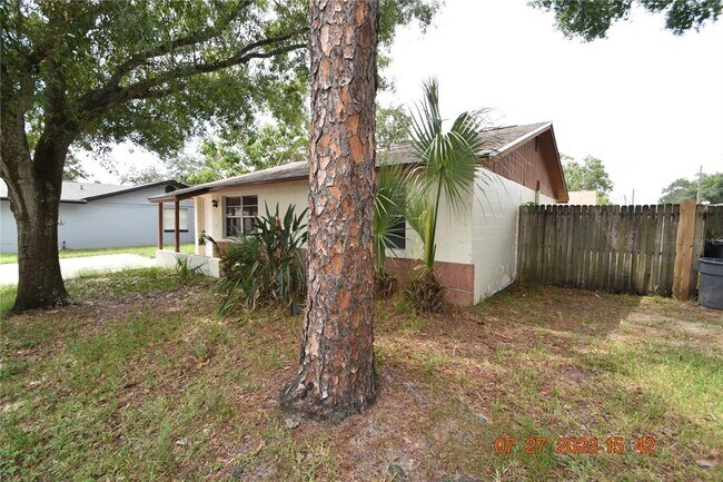 Foto del edificio - 10103 Royal Acres Ct