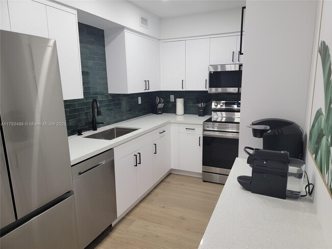 Building Photo - 2501 S Ocean Dr