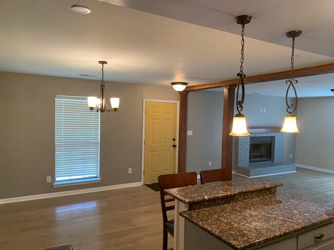 Foto del edificio - 3381 Leschallas Dr