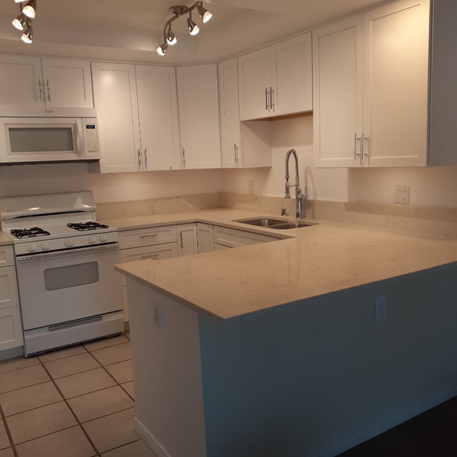 Foto del edificio - 9885 Caspi Gardens Dr