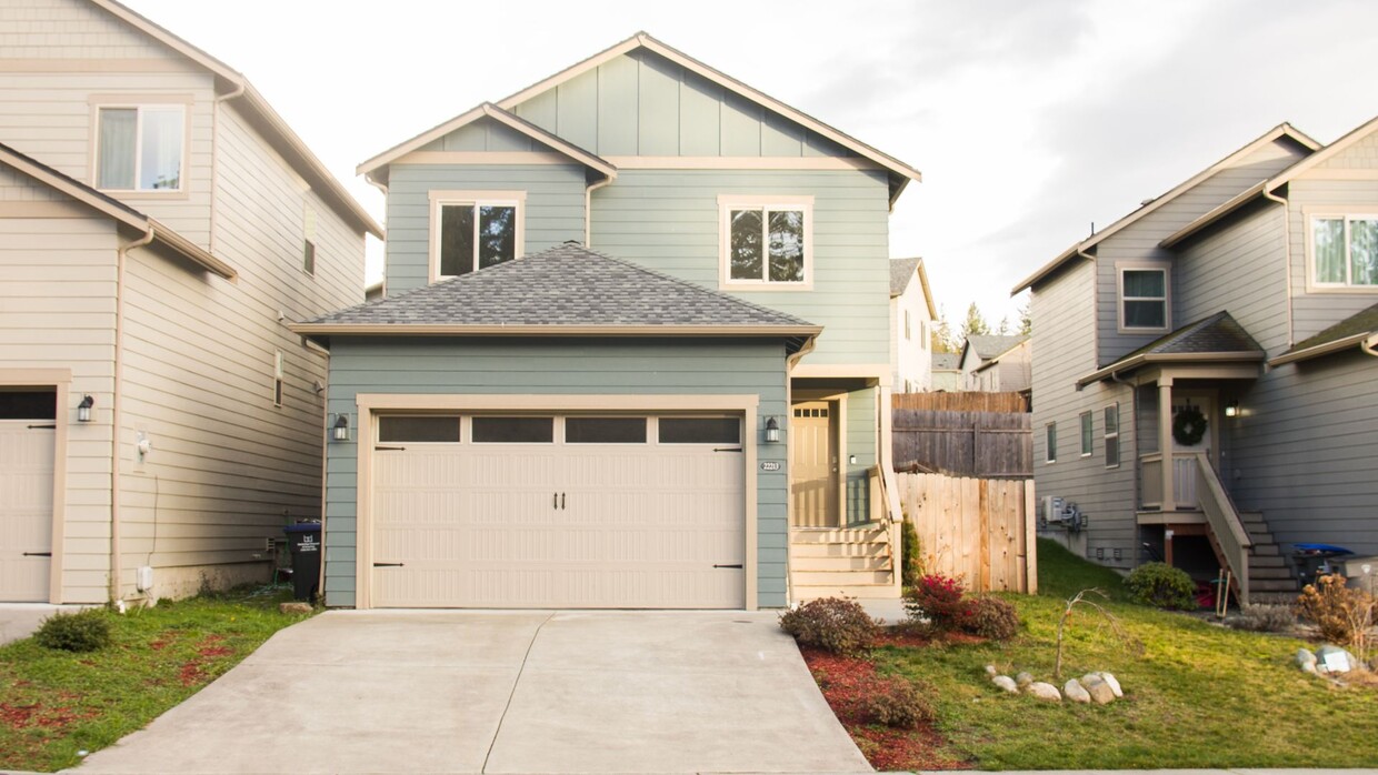 Primary Photo - SPACIOUS 3 BEDROOM POULSBO HOME FOR RENT; ...