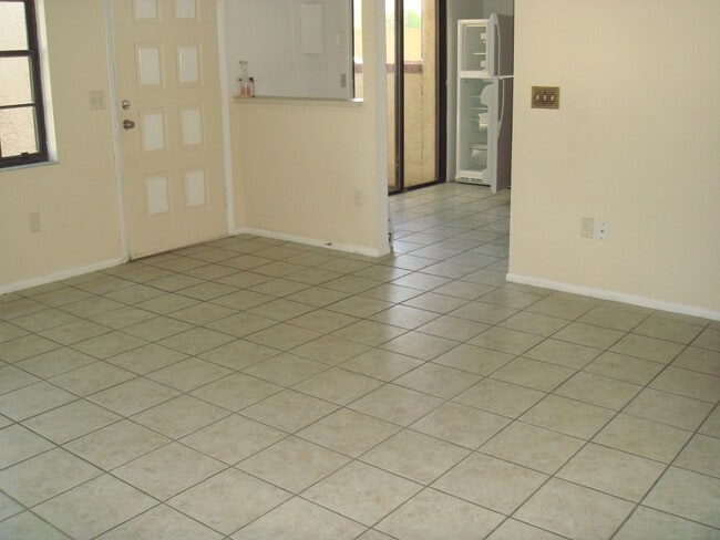Building Photo - FOR RENT – 2 Bed /  2 Bath condo in the Shores – Available Now!