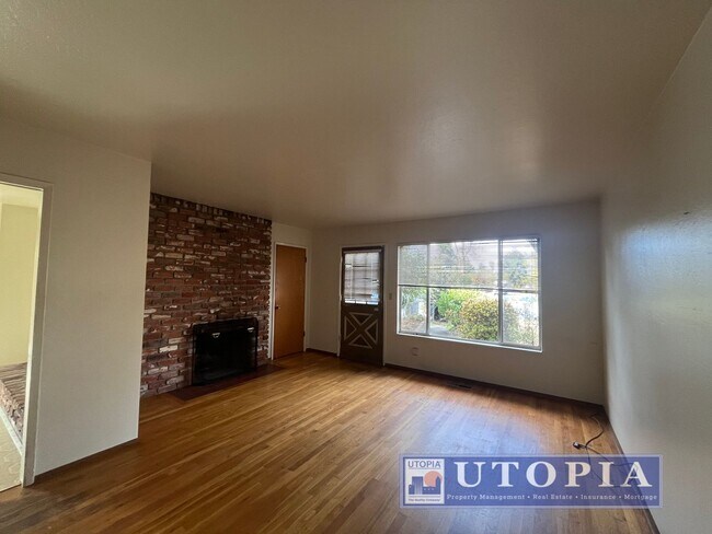 Foto del edificio - 2 Bed 1 Bath Single Family Home Right Next...