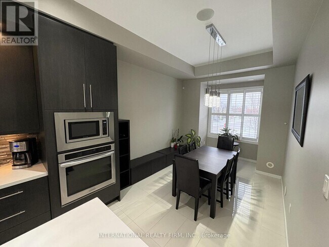 Building Photo - 286 Vellwood Common