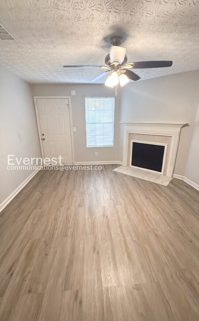 Building Photo - Limited Time Special Offer / 3 Bed & 2.5 Bath House in Jonesboro / Pet-Friendly / Section 8 Accep...