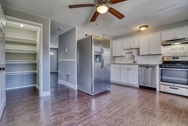 Building Photo - Newly renovated 3 bedroom home