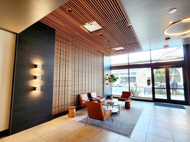 Building Photo - Luxury 2 bedroom 2 bath condo home in central South Fan Francisco