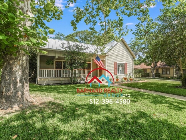 Building Photo - Available Now: 2 Bed/2 Bath in Historic Di...