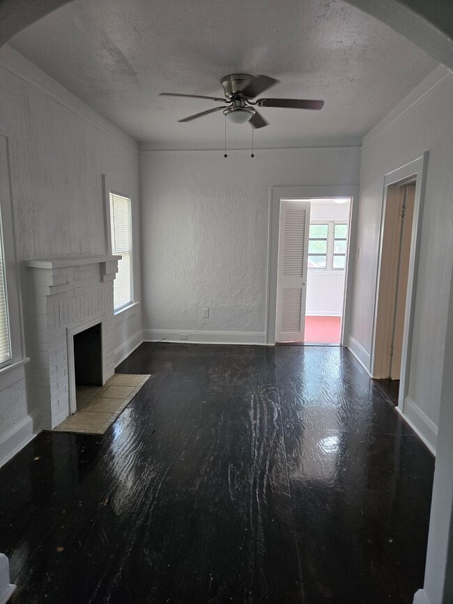 Building Photo - 325 W Patterson St