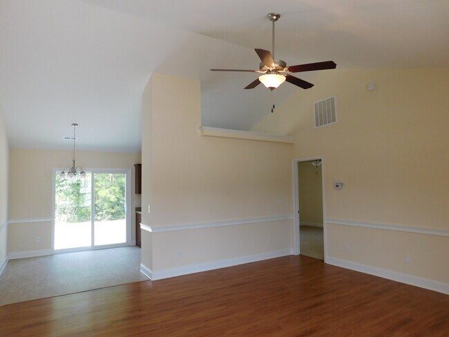 Foto del edificio - 300 Churchill Court  - Derby Park Subdivision