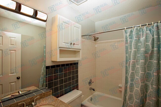 Foto del edificio - 521 Darby Glen Ln