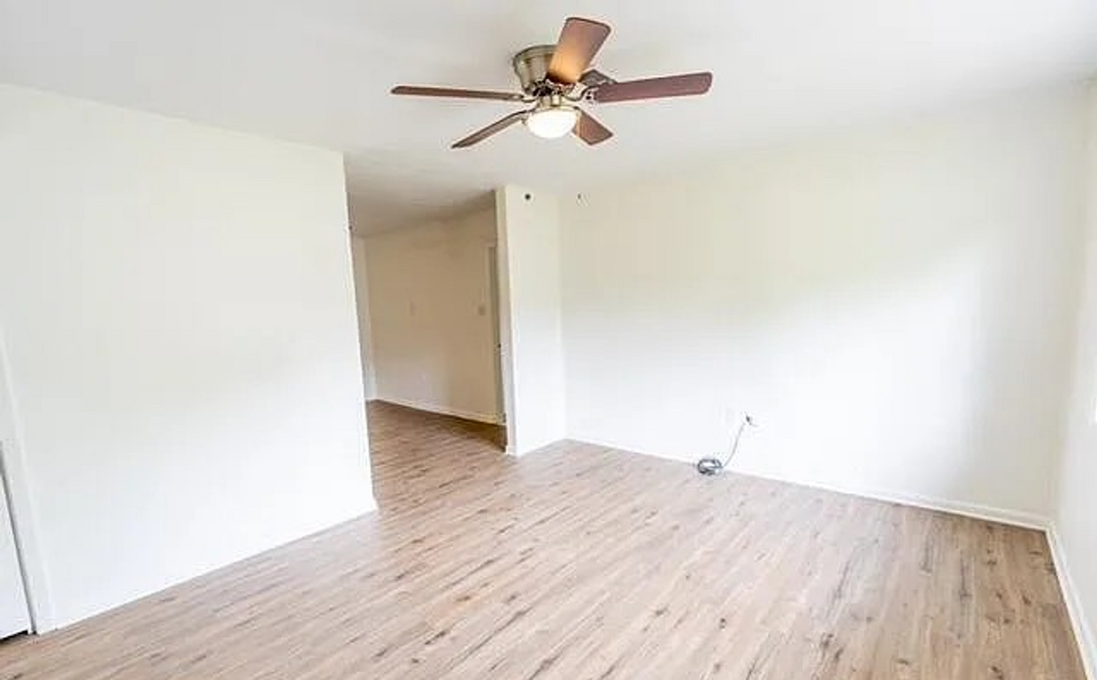 Foto principal - Gorgeous, Remodeled, & Could Be Yours! HUD...