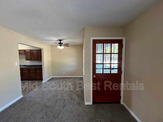 Building Photo - 3114 Dahlia Dr