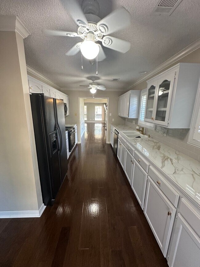 Foto del edificio - Gorgeous 3 Bed Brick Home