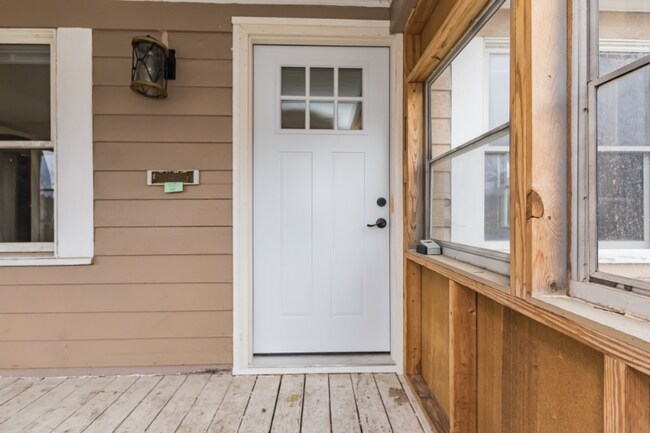 Building Photo - 4545 Calumet Ave