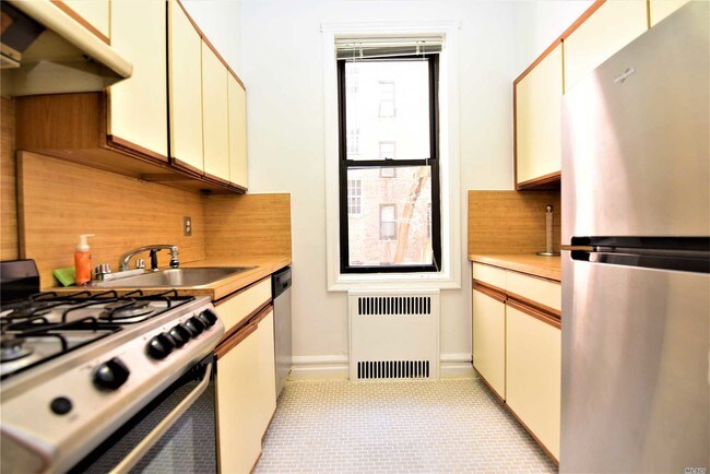 Foto del edificio - 110-21 73rd Rd