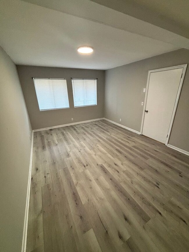 Building Photo - JUNE SPECIAL!!! Sign lease & pay deposit b...