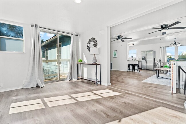 Foto del edificio - 193 Black Oak Dr