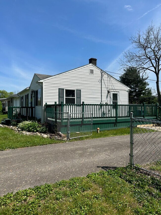 Building Photo - Cozy Ranch Style Home on Large Lot