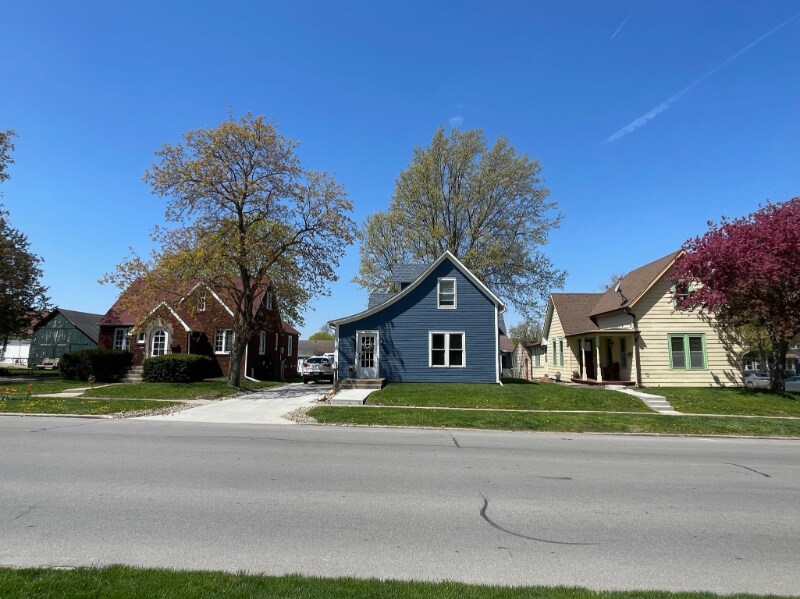 935 Broadway St, Pella, IA 50219 House Rental in Pella, IA