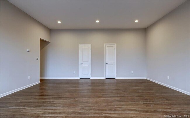 Building Photo - 91 Stowe Ave
