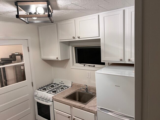 Building Photo - 43 Tremont Rd
