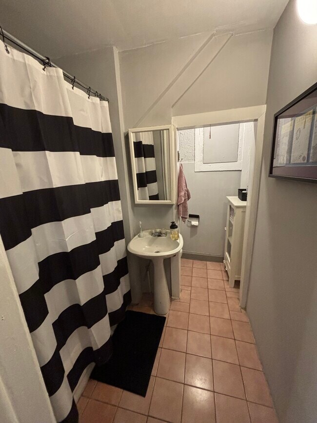 Foto del edificio - 1429 N Elk Grove Ave