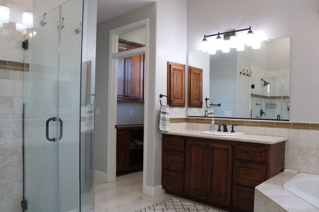 Building Photo - 7320 Orchard Cir