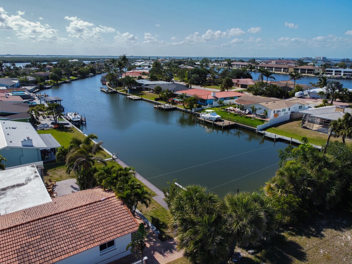 Primary Photo - 107 Jamaica Dr