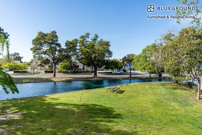 Foto del edificio - 217 Rock Harbor Ln