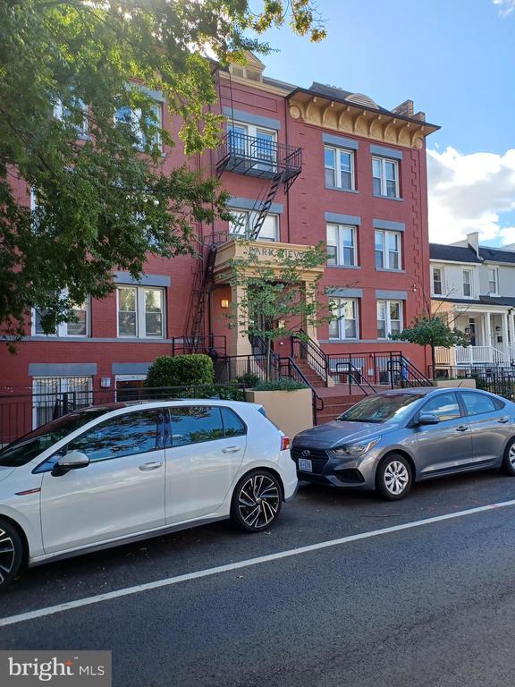 Foto del edificio - 610 Irving St NW