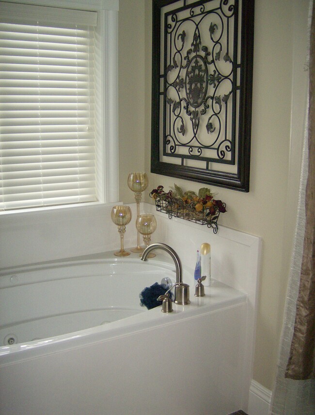 Master Bath - 664 S 200 E