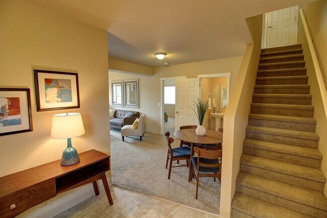 Foto del edificio - 5210 E Grace Ave