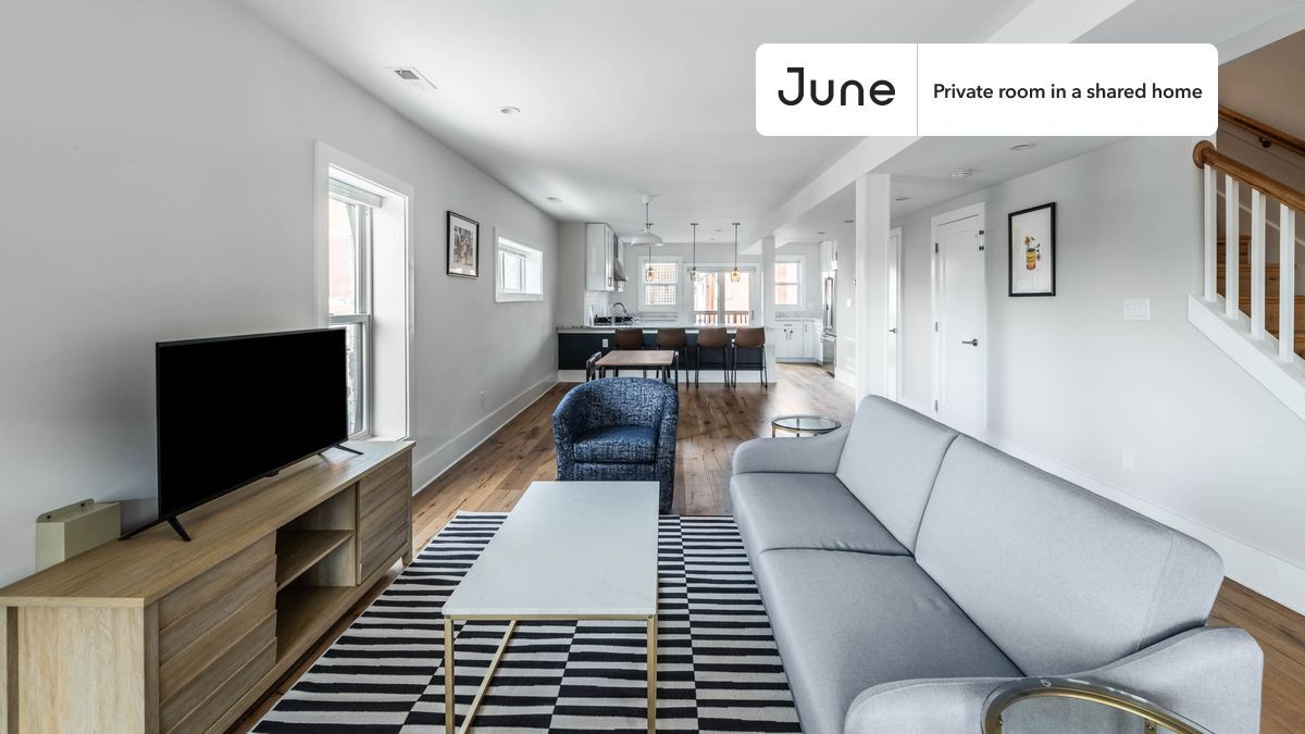 Primary Photo - Private bedroom in 4 bed/3.5 bath Home