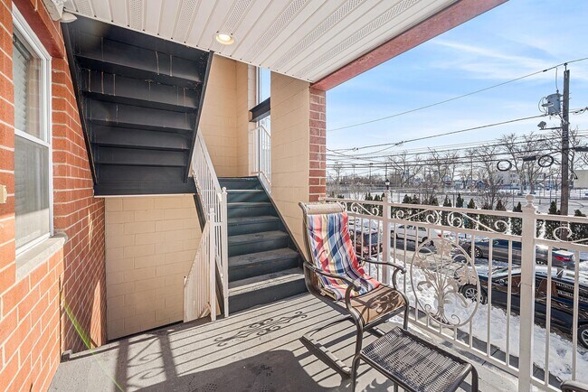 Building Photo - 416 2nd St