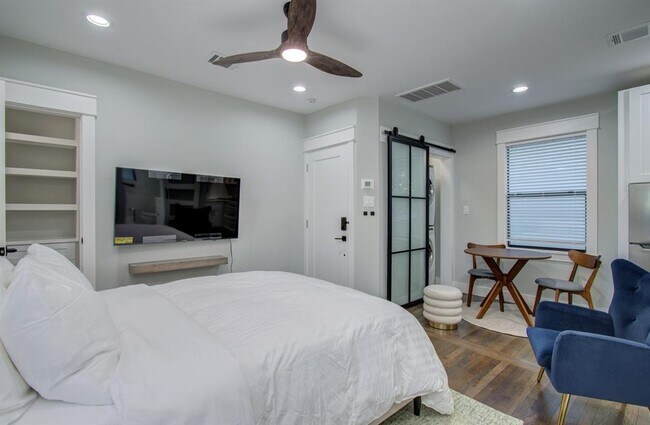 Foto del edificio - 1318 Cleburne St