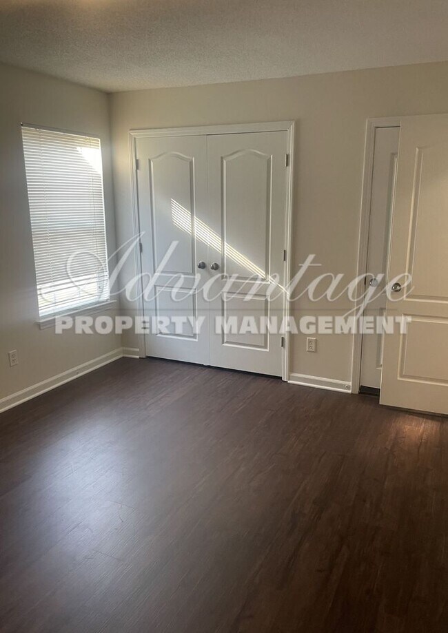 Building Photo - Come see this Spacious 3-Bedroom Home Near...